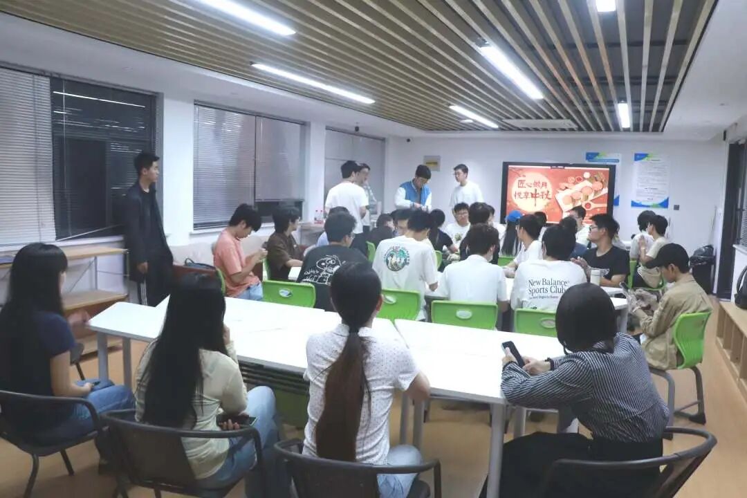 巧制月饼，情暖中秋——欢迎来到公海7108线路举办月饼制作心理解压活动