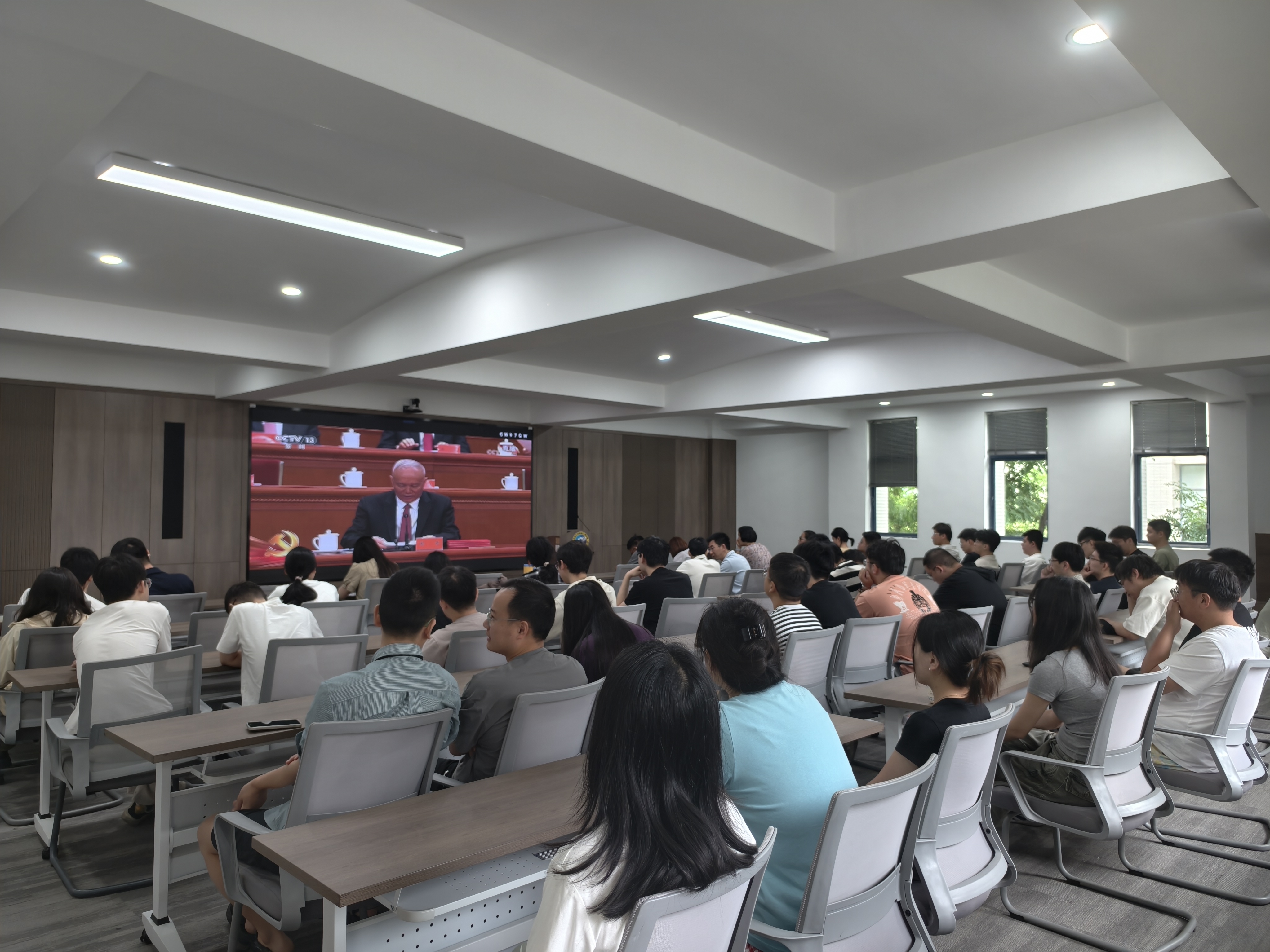 学院组织师生集中收看庆祝中国共产党成立105周年大会